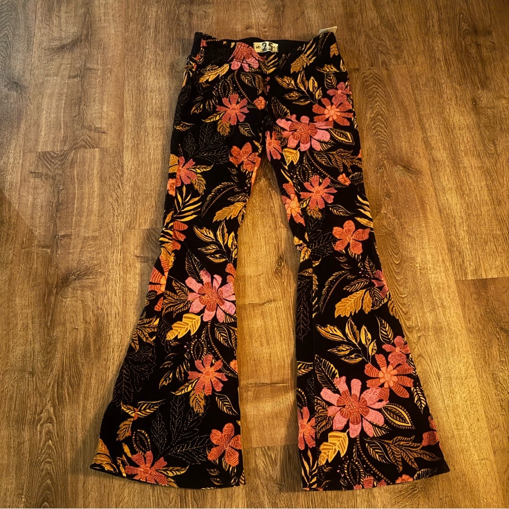RARE Free People cheerful Velvet Bell-Bottom Women’s stretchy flares 25 BNWT 🌸 - Picture 2 of 14